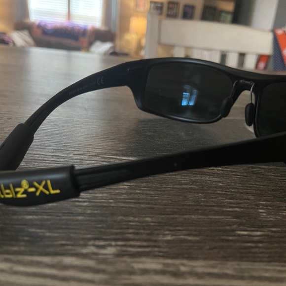 Maui Jim Big Wave Sunglasses. Black. Mens - Picture 8 of 11